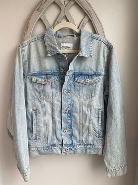 Goodfellow & Co Men's light wash  Denim 
classic trucker styling size medium NWT